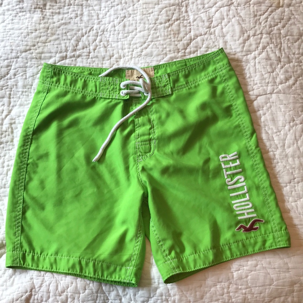 Hollister swimsuit w/ attaches liner 18in long